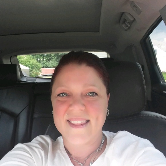 Meet your Posher, Corina - Picture 1 of 1